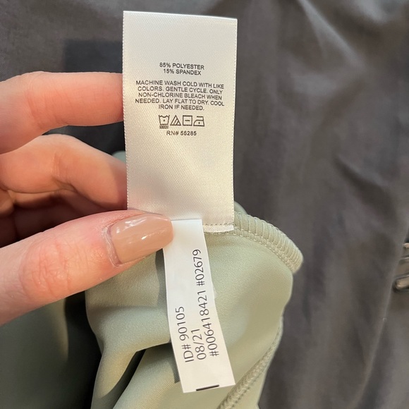 NWOT Express Body Contour High Compression High Neck Cropped Tank - Picture 5 of 6